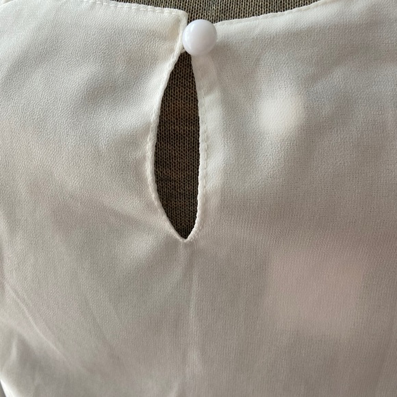 NWT Lovely Off White Embroidered Sleeveless Top M - Picture 10 of 16